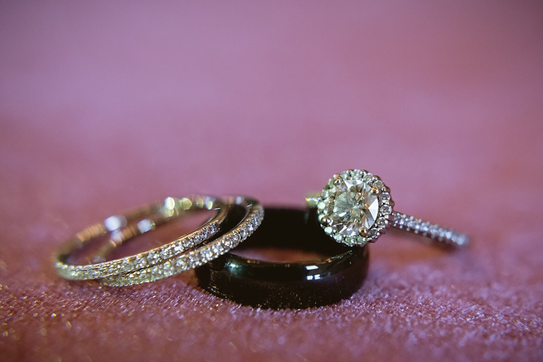 close up picture of wedding rings  at the wedding barn in arkansas