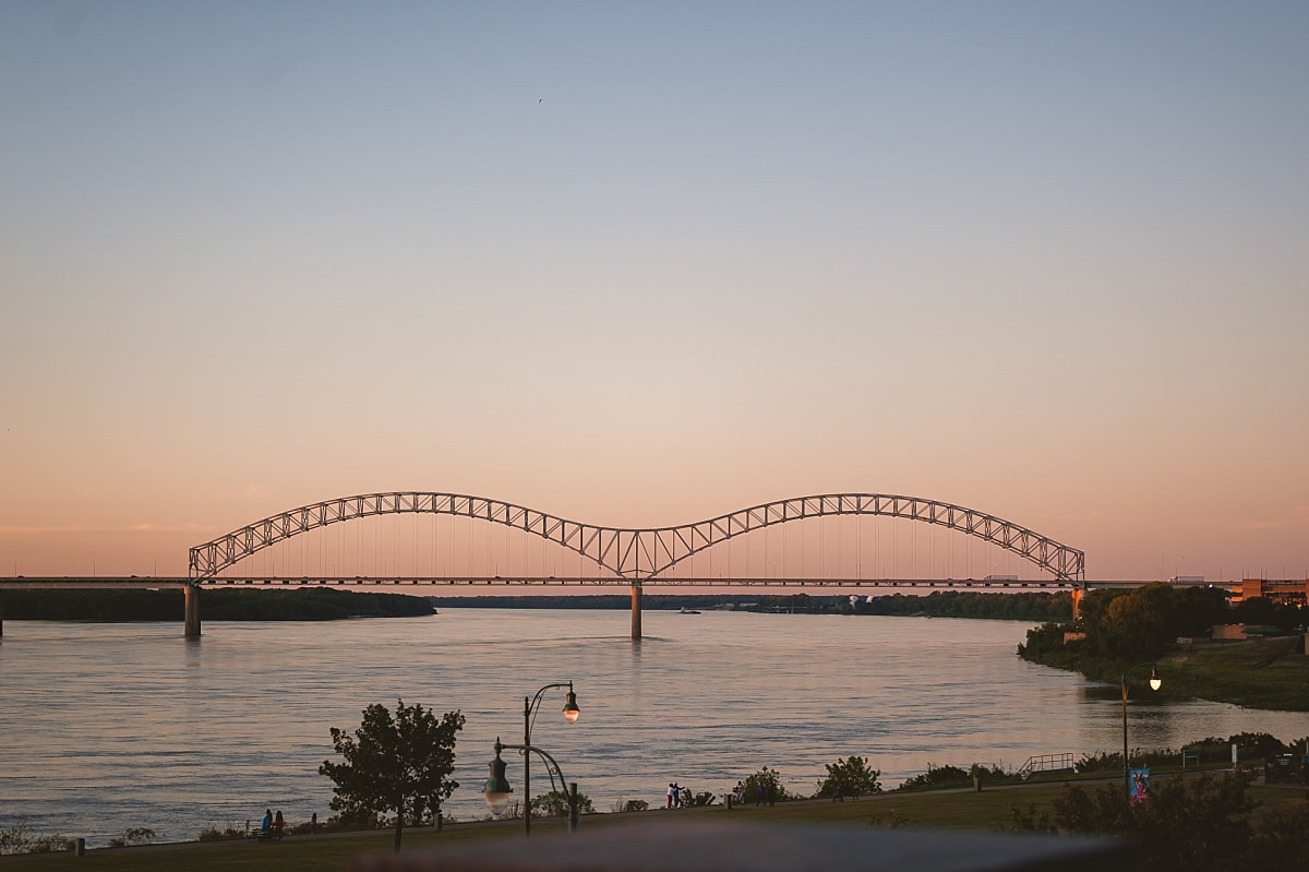 memphis m bridge over the mississippi river downtown memphis