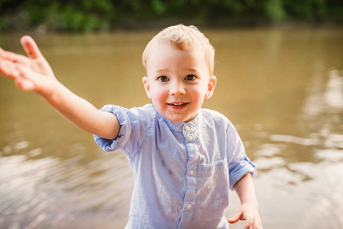 child portrait at the Wolf River in Memphis, TN