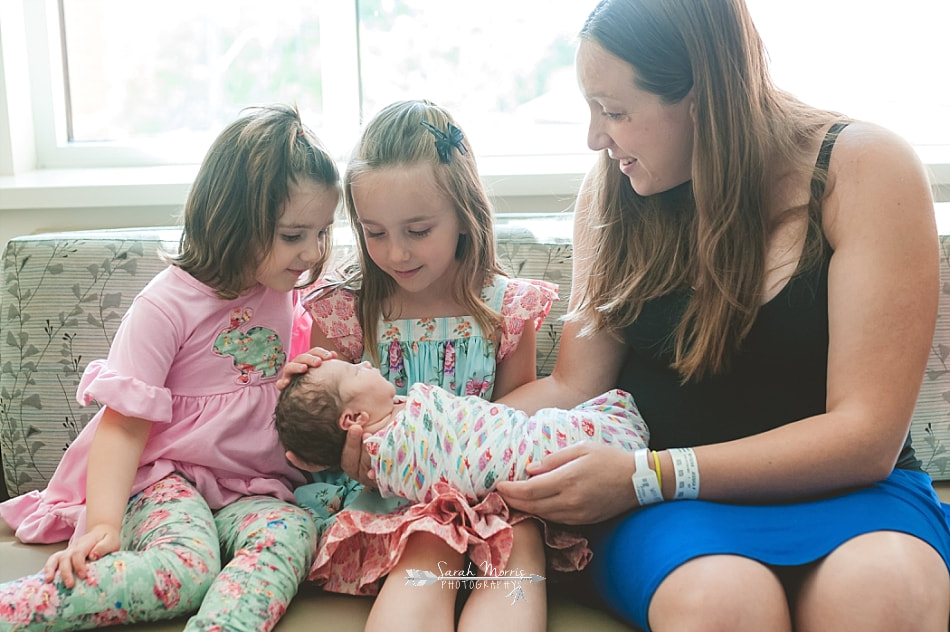 Mother with all of her children in her hospital room at Methodist Le Bonheur Germantown Hospital