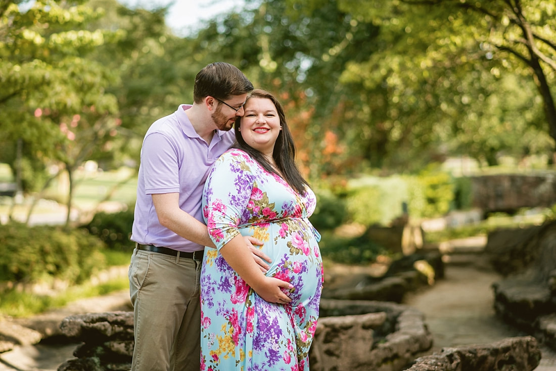 maternity photos at Memorial Park in Memphis, TN
