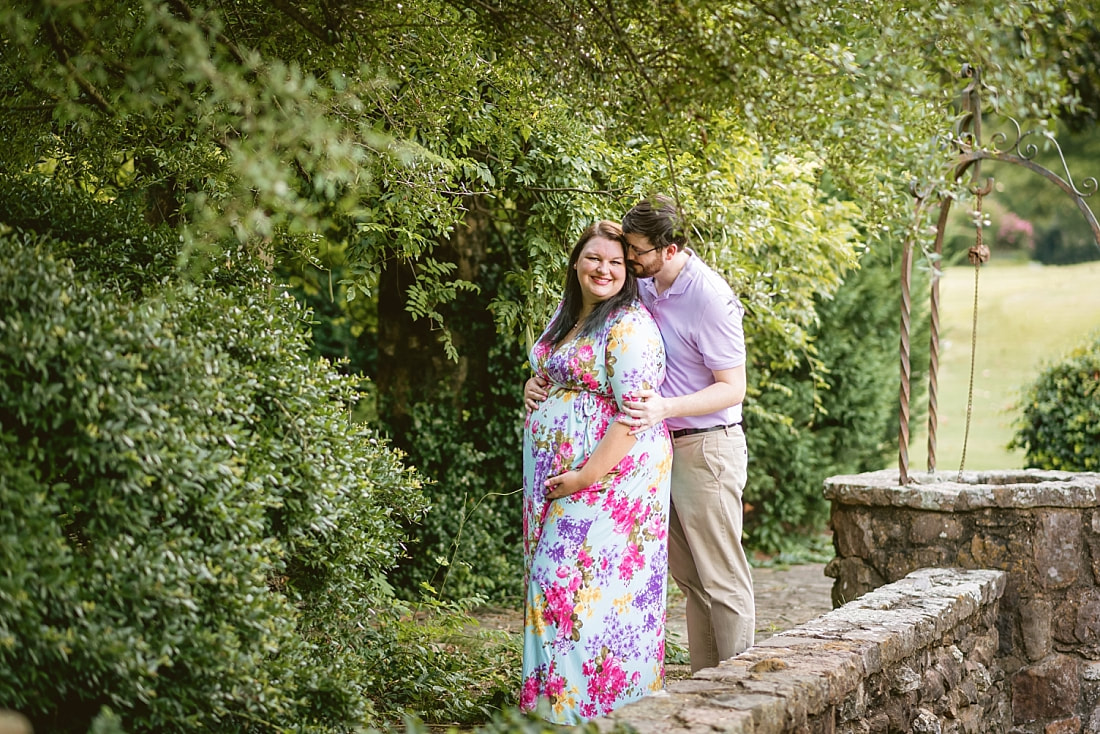 maternity photoshoot at Memorial Park in Memphis, TN