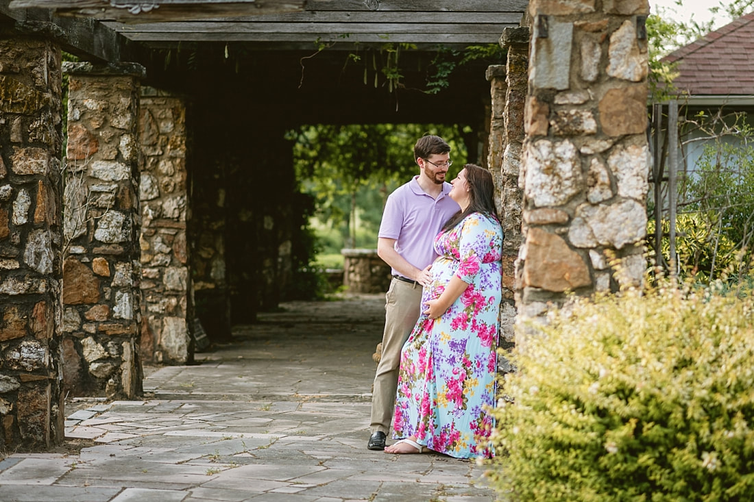 maternity photoshoot at Memorial Park in Memphis, TN