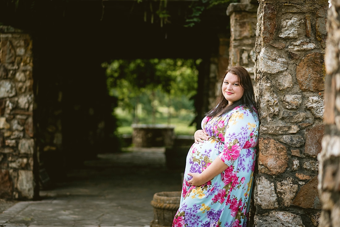 maternity photoshoot at Memorial Park in Memphis, TN