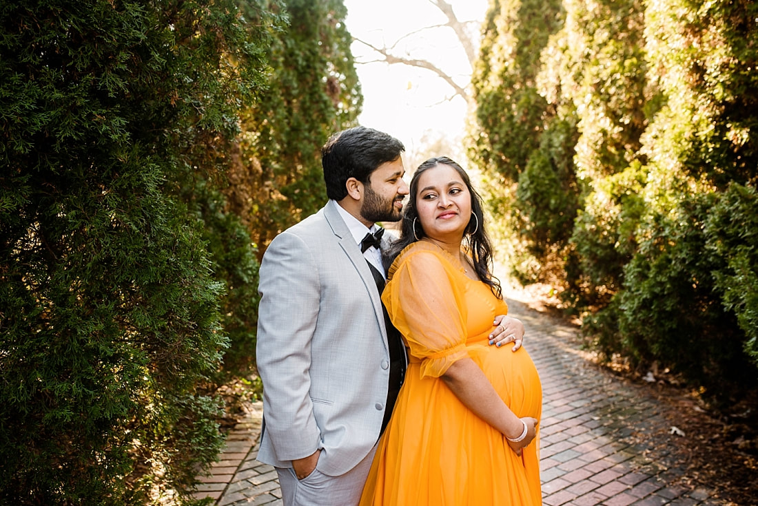 mother and father maternity portrait in memphis