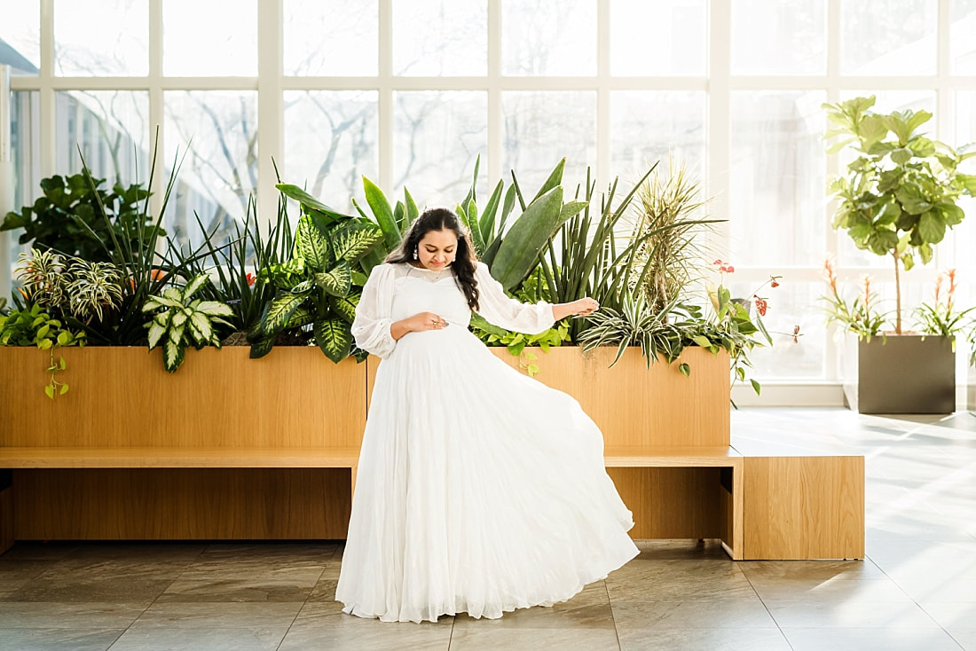 maternity portrait of mother wearing white indian dress at memphis botanic garden