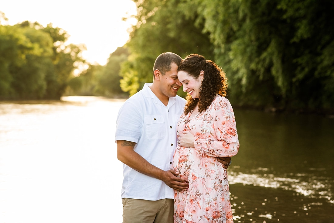 Maternity Photos at the Creek in Memphis, TN