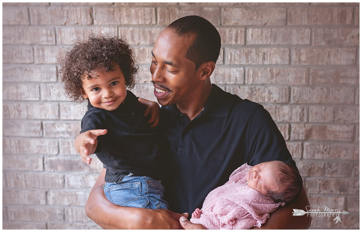 newborn photos of baby girl with daddy and toddler sibling