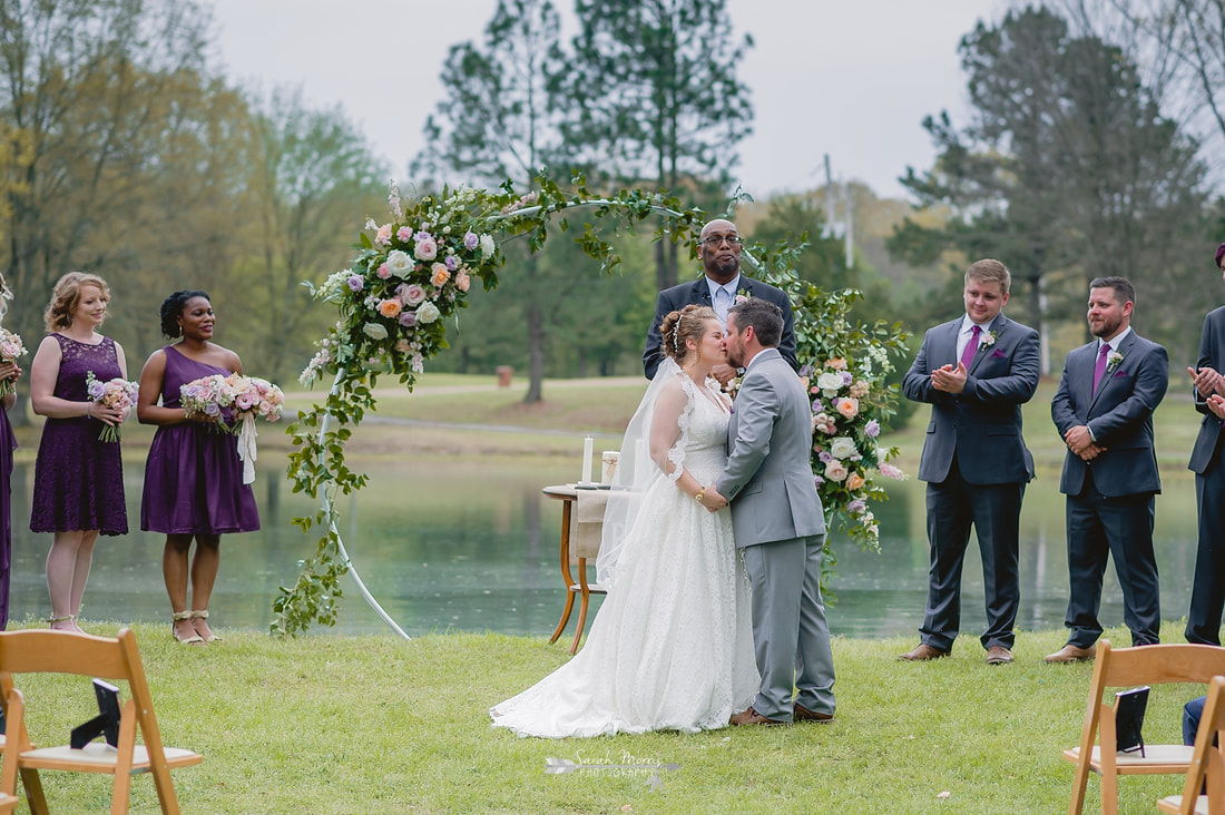 wedding ceremony at backyard wedding in bartlett, tn , memphis wedding photographer