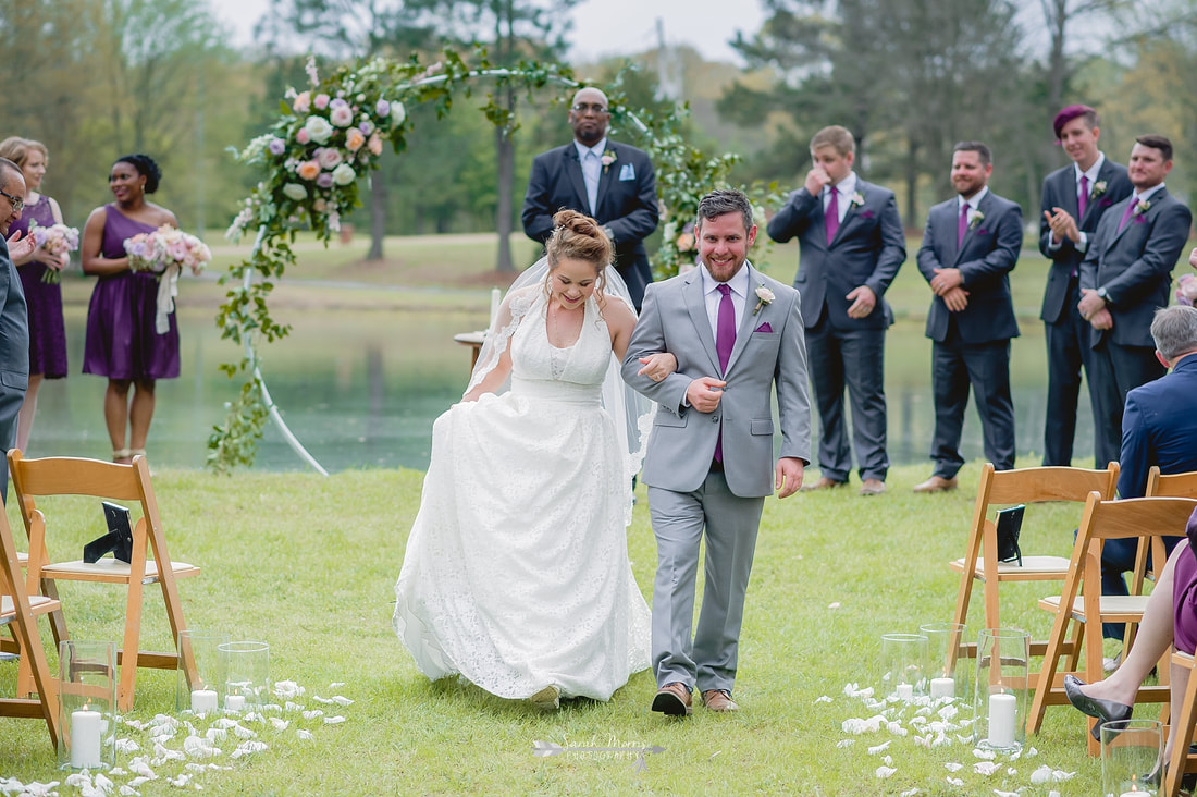 wedding ceremony at backyard wedding in bartlett, tn , memphis wedding photographer