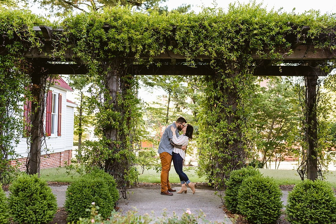 engagement photos in the garden of the historic Woodruff-Fontaine house in Memphis