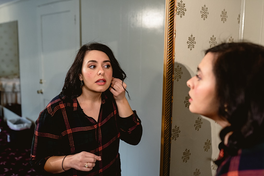 bride getting ready for Wedding at Woodruff-Fontaine in Memphis, TN