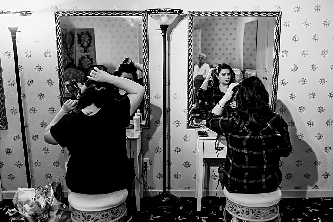 bride getting ready for Wedding at Woodruff-Fontaine in Memphis, TN