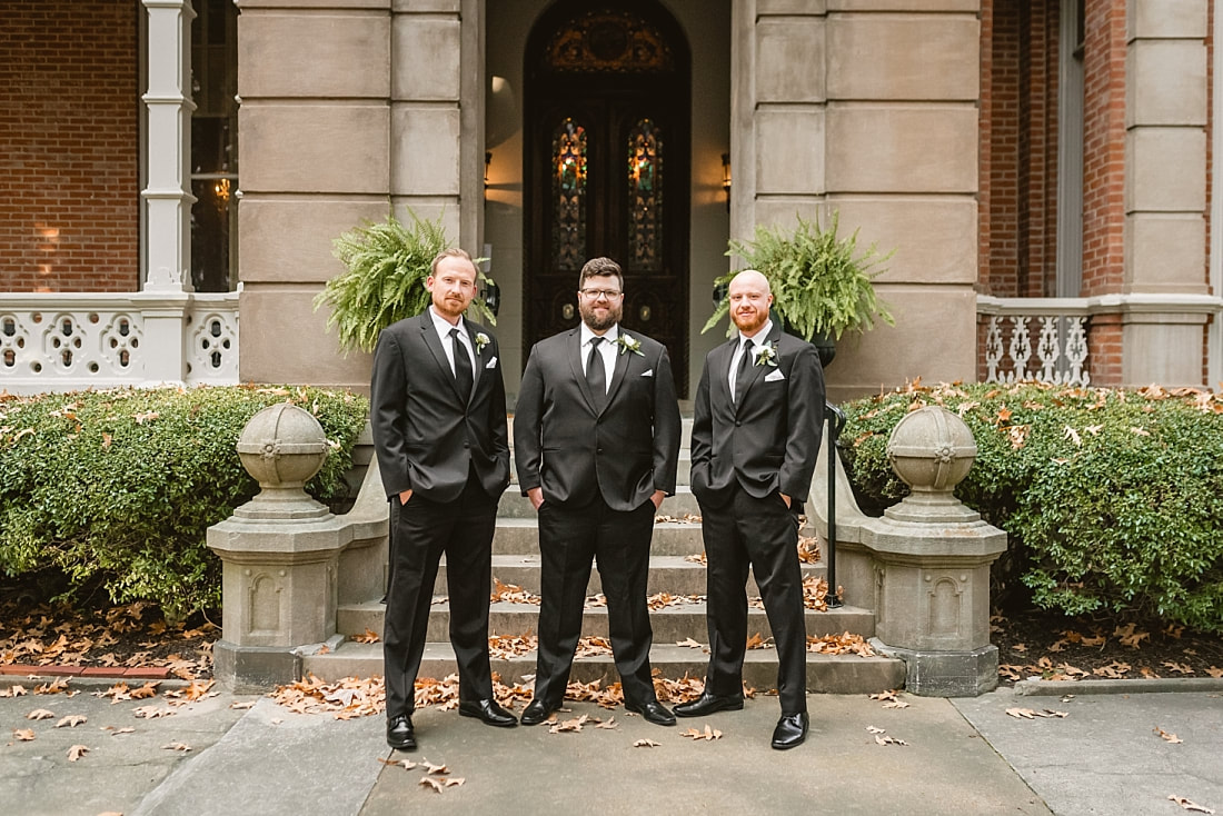 wedding party on the front lawn at Woodruff-Fontaine in Memphis, TN