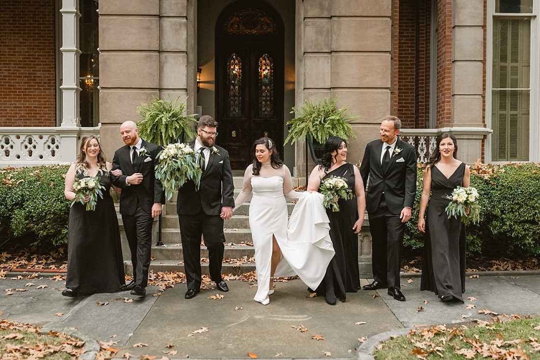 wedding party on the front lawn at Woodruff-Fontaine in Memphis, TN