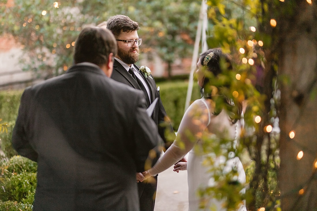 wedding ceremony in the North Garden at Woodruff-Fontaine in Memphis, TN