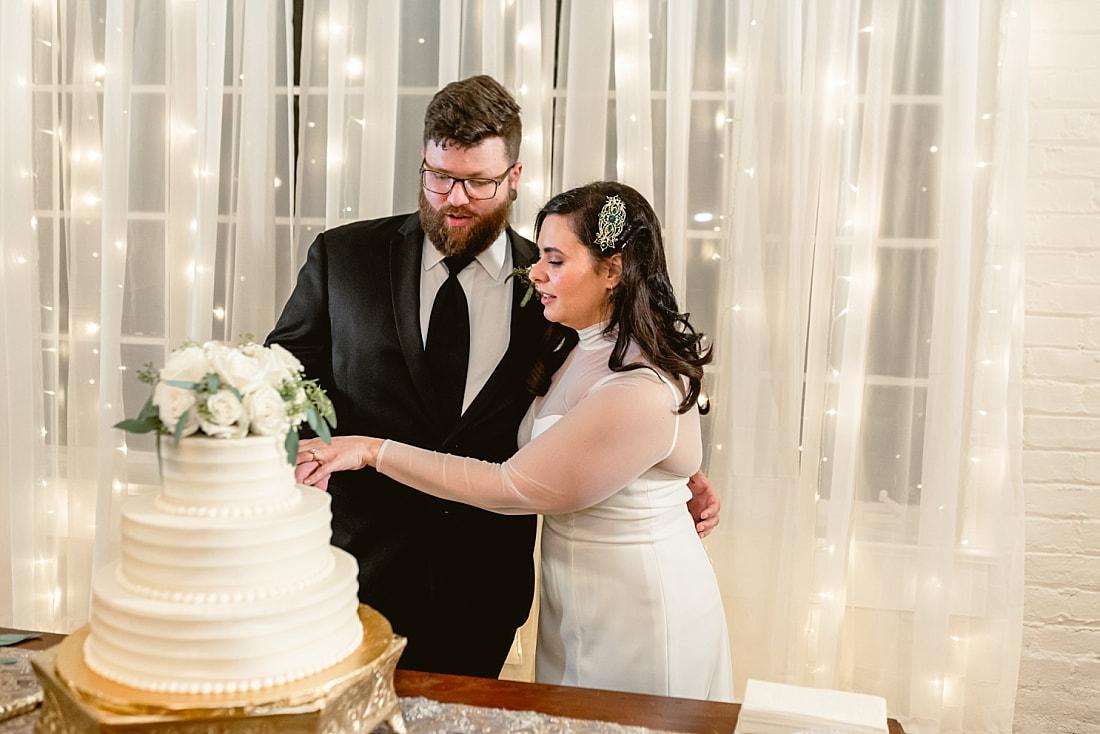 wedding reception in the Carriage House at Woodruff-Fontaine in Memphis, TN