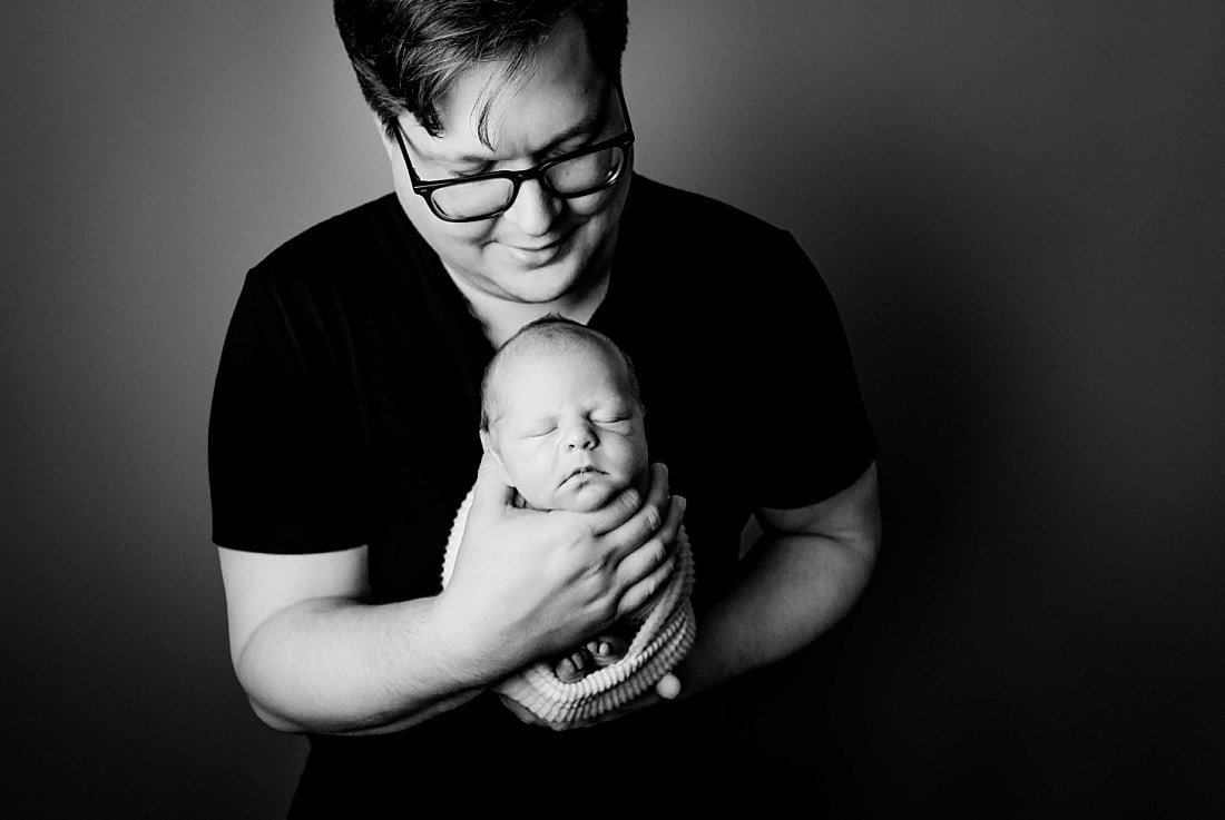 newborn baby with dad for newborn photos in Memphis, TN