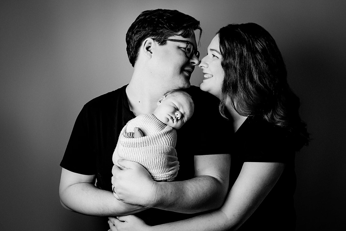 newborn baby with parents for newborn photos in Memphis, TN