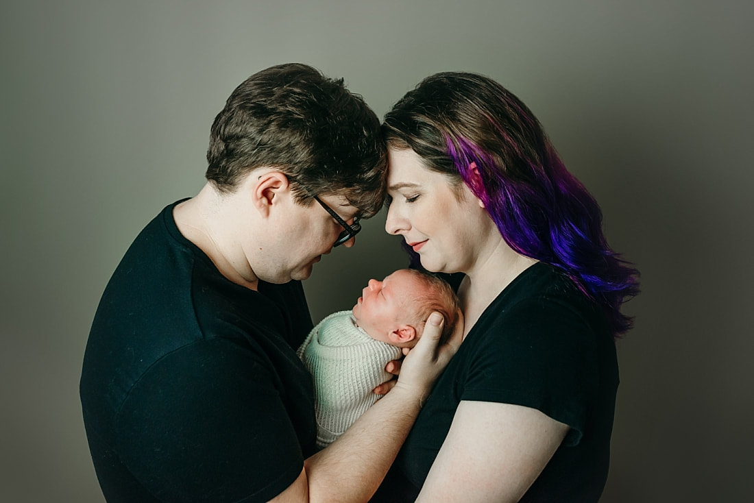 newborn baby with parents for newborn photos in Memphis, TN