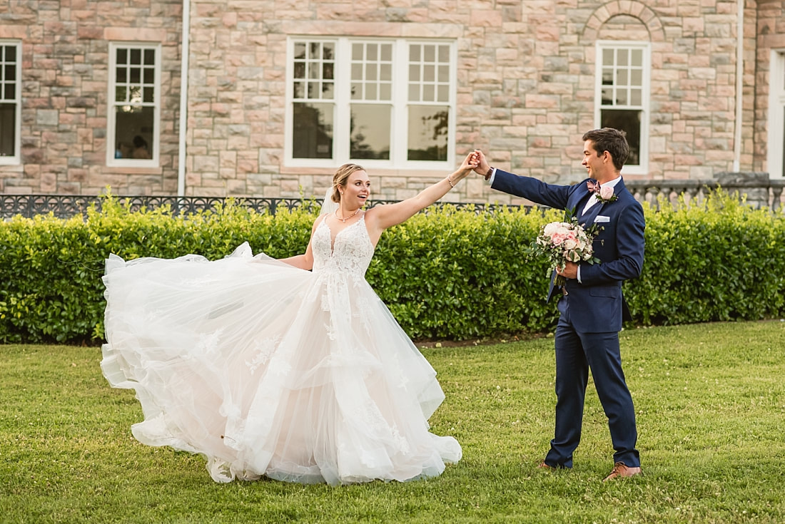 wedding portraits of bride and groom + Pink Palace Wedding + Memphis, TN